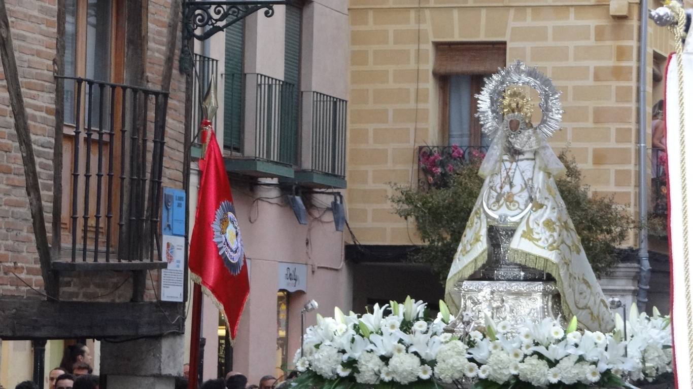 Asador Parrilla La Ermita en Alcalá de Henares se une a la tradicional procesión de la Cofradía