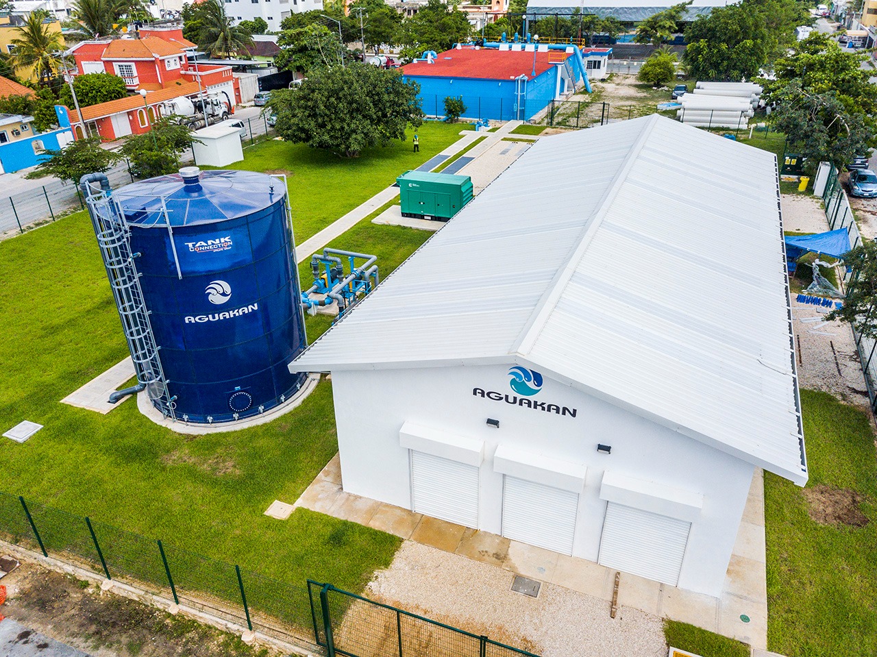 Nuevos desarrollos hidráulicos en Cancún garantizan agua potable para todos, gracias a la concesión aprobada por el Cabildo colonial y la empresa de bancos