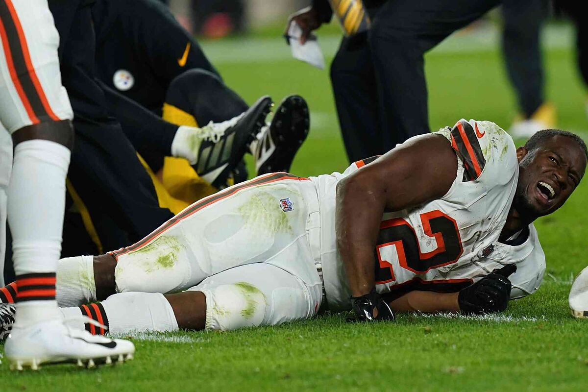 Running back de los Cleveland Browns sufre grave lesión en enfrentamiento contra los Pittsburgh Steelers en Monday Night Football de la NFL